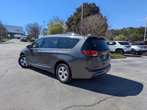 Used 2017 Chrysler Pacifica Touring-L Plus w/ Advanced Safetytec Group image 7