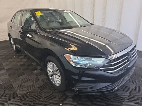 Used 2019 Volkswagen Jetta R-Line FWD image 2