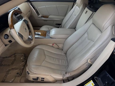 Used 2009 Cadillac XLR RWD image 17