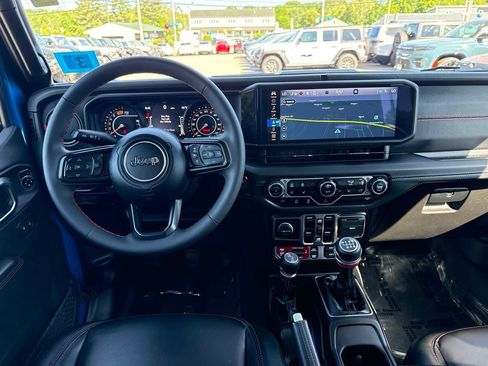 Used 2024 Jeep Wrangler Unlimited Rubicon w/ Technology Group AWD/4WD image 20