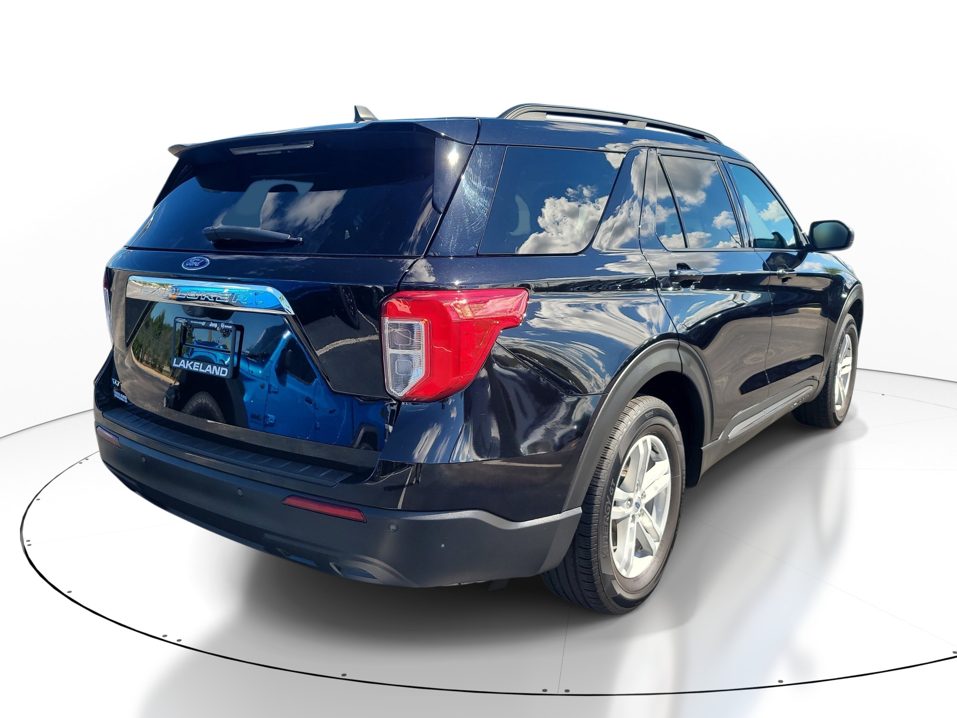 Used 2023 Ford Explorer XLT RWD image 4