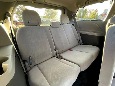 Used 2017 Toyota Sienna LE image 34