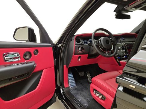 Used 2022 Rolls-Royce Cullinan Black Badge w/ Dark Exterior Package image 13