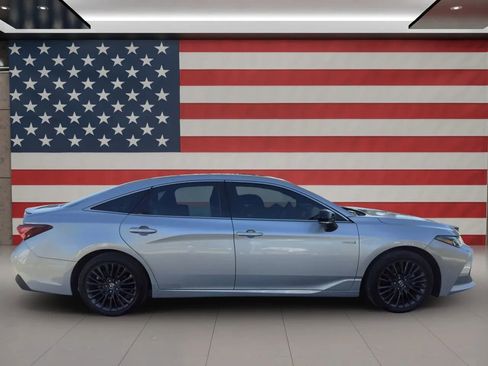 Used 2019 Toyota Avalon XSE image 4