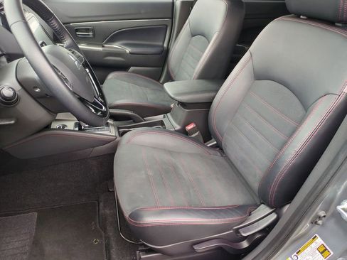Used 2025 Mitsubishi Outlander Sport SE AWD/4WD image 19