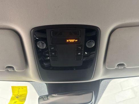 Used 2022 Kia Carnival LX FWD image 46