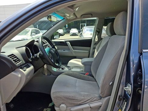 Used 2013 Toyota Highlander 4WD w/ Cold Weather Pkg image 14