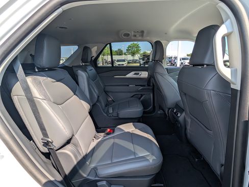 New 2025 Ford Explorer Active w/ Active Comfort Package image 8