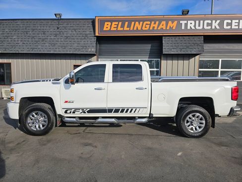 Used 2016 Chevrolet Silverado 3500 LTZ image 2