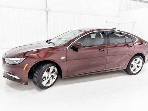 Used 2019 Buick Regal Preferred w/ Driver Confidence Package I image 3