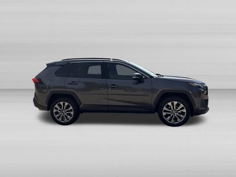 Used 2022 Toyota RAV4 XLE Premium AWD/4WD image 3
