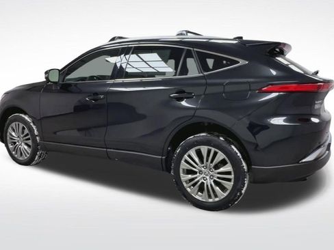 Certified 2022 Toyota Venza XLE image 9