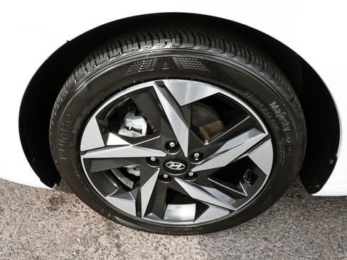 Used 2023 Hyundai Elantra Limited w/ Cargo Package FWD image 9