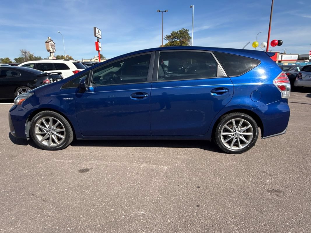Used 2017 Toyota Prius V Five FWD image 4