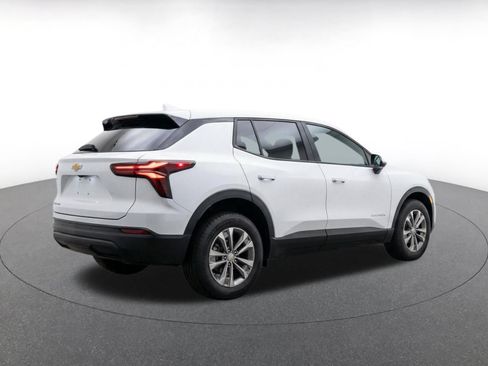 Used 2025 Chevrolet Equinox LT FWD image 9