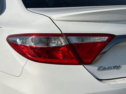 Used 2015 Toyota Camry SE image 15