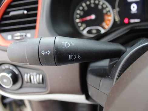 Used 2015 Jeep Renegade Latitude image 18