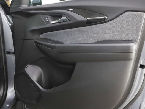 Used 2021 Chevrolet TrailBlazer LT w/ Convenience Package image 9