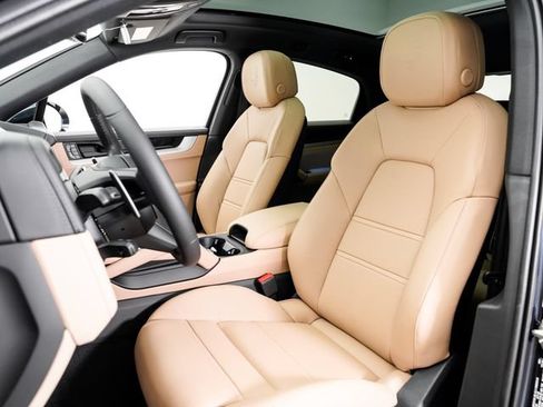 Certified 2026 Porsche Cayenne Coupe AWD/4WD image 5