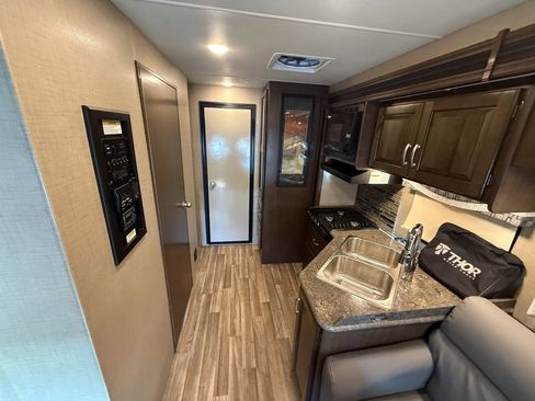 Used 2017 Ford E-450 and Econoline 450 Super Duty w/ Motorhome Prep Package RWD image 61