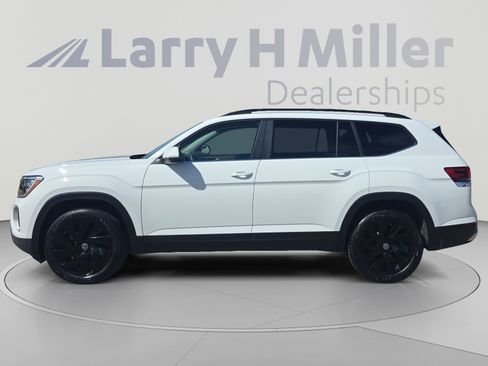 Used 2024 Volkswagen Atlas SE w/ Black Wheel Package AWD/4WD image 2