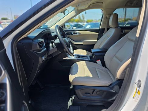 Used 2022 Ford Explorer XLT w/ Equipment Group 202A AWD/4WD image 16