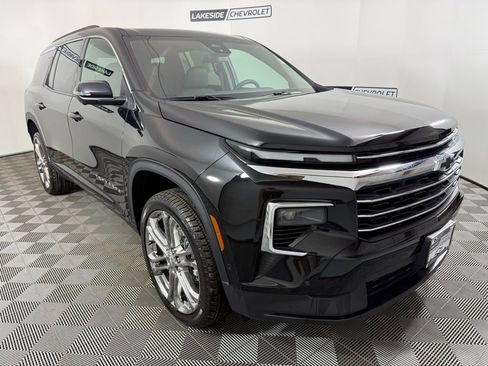 New 2025 Chevrolet Traverse LT w/ Enhanced Driving Package image 8