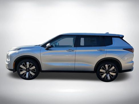 New 2026 Mitsubishi Outlander SE image 7