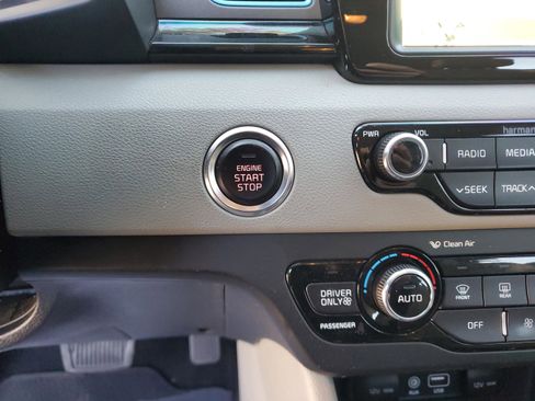 Certified 2017 Kia Niro Touring image 26