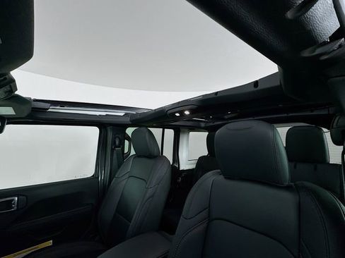 New 2026 Jeep Wrangler Unlimited Sahara AWD/4WD image 25