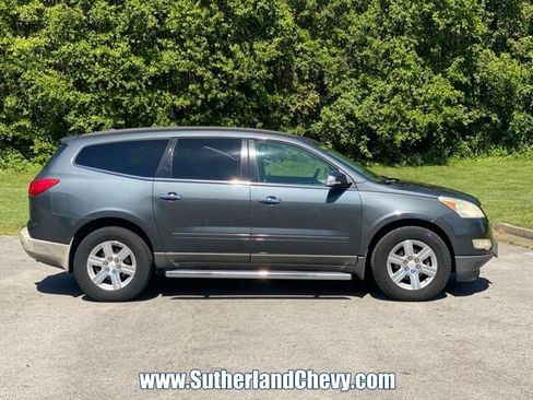 Used 2011 Chevrolet Traverse LT w/ Personal Connectivity Package FWD image 8