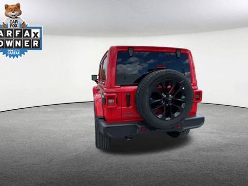 Used 2025 Jeep Wrangler Unlimited Sahara AWD/4WD image 8