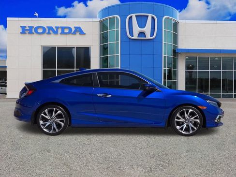 Used 2019 Honda Civic Touring image 2