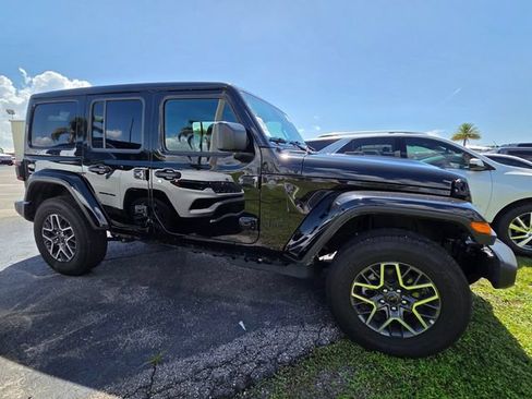 Used 2026 Jeep Wrangler Unlimited Sahara AWD/4WD image 7