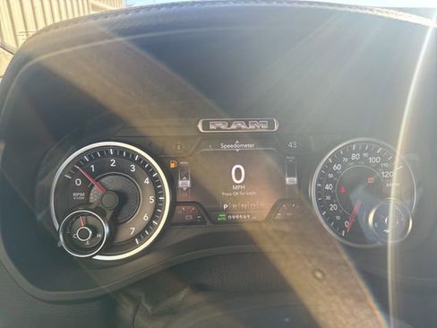 Used 2019 RAM 1500 Laramie AWD/4WD image 14