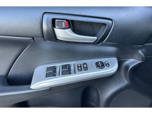 Used 2014 Toyota Camry SE image 11