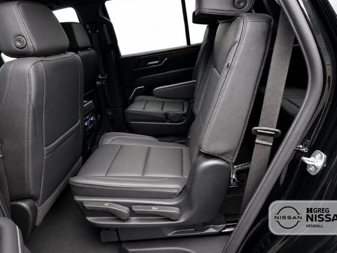 Used 2025 GMC Yukon Denali RWD image 11