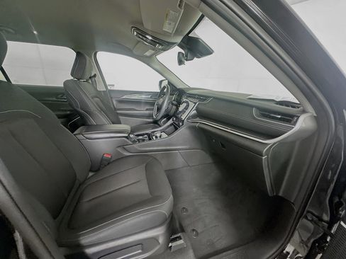 Used 2022 Jeep Grand Cherokee L Laredo w/ Luxury Tech Group I image 32