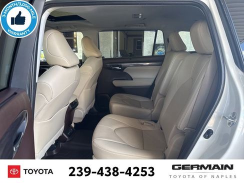 Used 2022 Toyota Highlander Limited image 18
