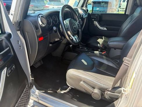 Used 2017 Jeep Wrangler Unlimited Rubicon AWD/4WD image 15