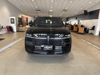 Used 2025 Lincoln Navigator Reserve w/ Jet Appearance Package