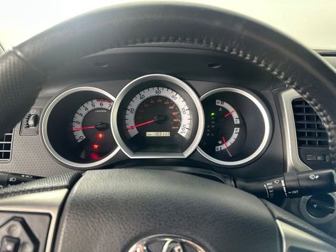 Used 2015 Toyota Tacoma 4x4 Access Cab V6 w/ TRD Off-Road Package image 21