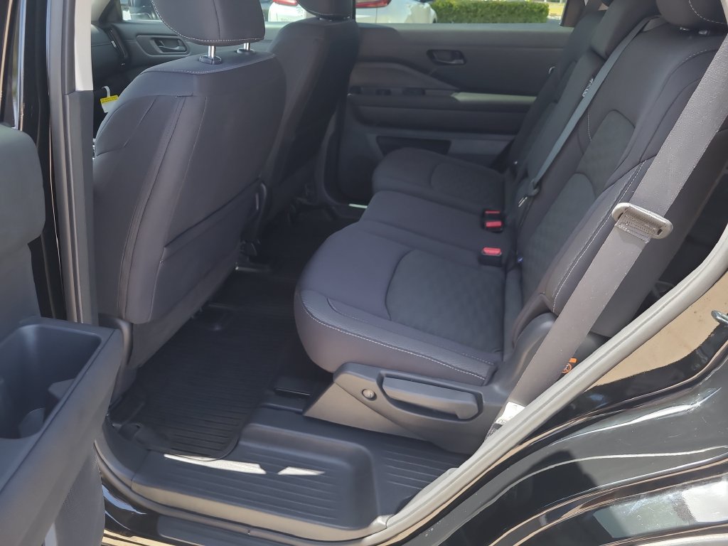 Certified 2026 Nissan Pathfinder SV FWD image 9