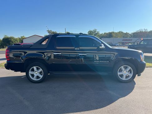Used 2008 Chevrolet Avalanche LT w/ Convenience Package #1 image 2