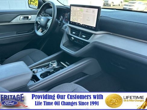 Used 2025 Ford Explorer Active AWD/4WD image 17