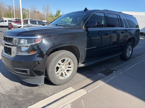Used 2019 Chevrolet Suburban LT image 9