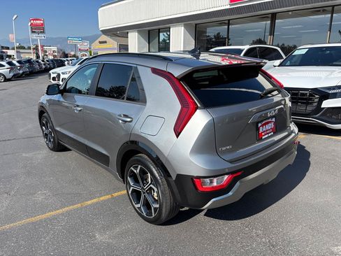 Used 2024 Kia Niro EX Touring FWD image 10