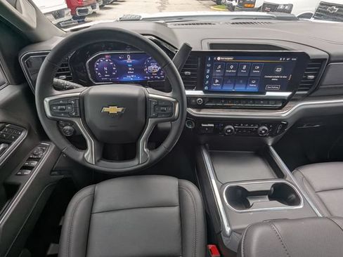 Used 2026 Chevrolet Silverado 2500 LTZ w/ LTZ Convenience Package AWD/4WD image 17