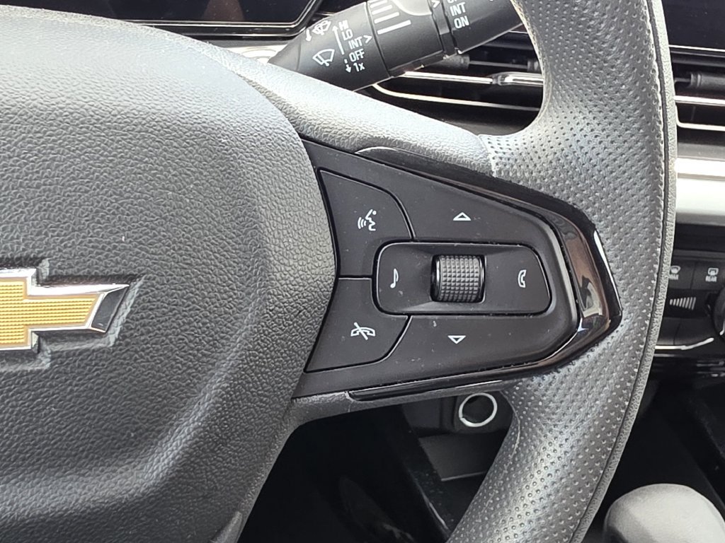 Used 2025 Chevrolet Trax LT FWD image 28