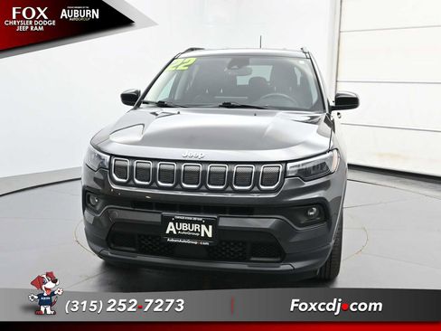 Used 2022 Jeep Compass Latitude w/ Convenience Group AWD/4WD image 3
